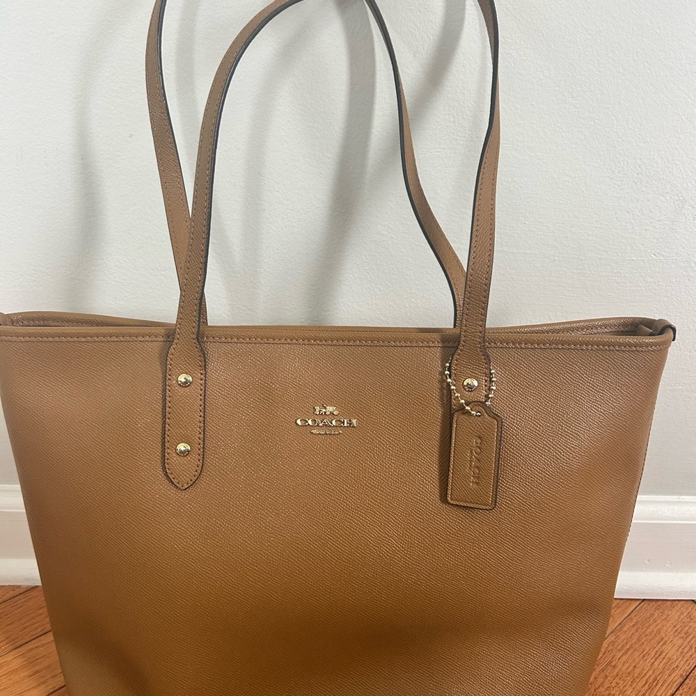 Coach City Zip Tote Tan